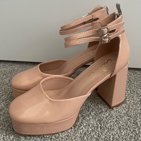 Lulu’s Light Nude Patent Platform Pumps - Picture 4 of 4
